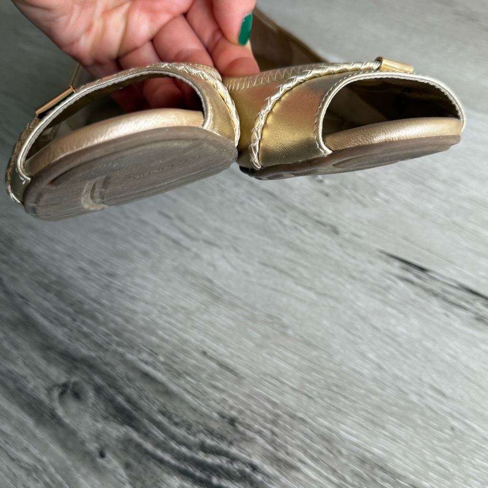 Cole Haan Gold Peep Toe Flats/Wedge Heels, Size 5.5 - Picture 6 of 17